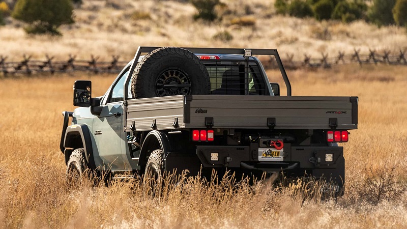 کامیون Bonkers GMC Sierra HD با لاستیک‌های 40 اینچی