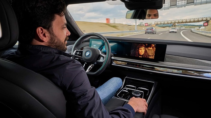 news_images/7/bmw-i7-with-personal-pilot-l3_4.jpg